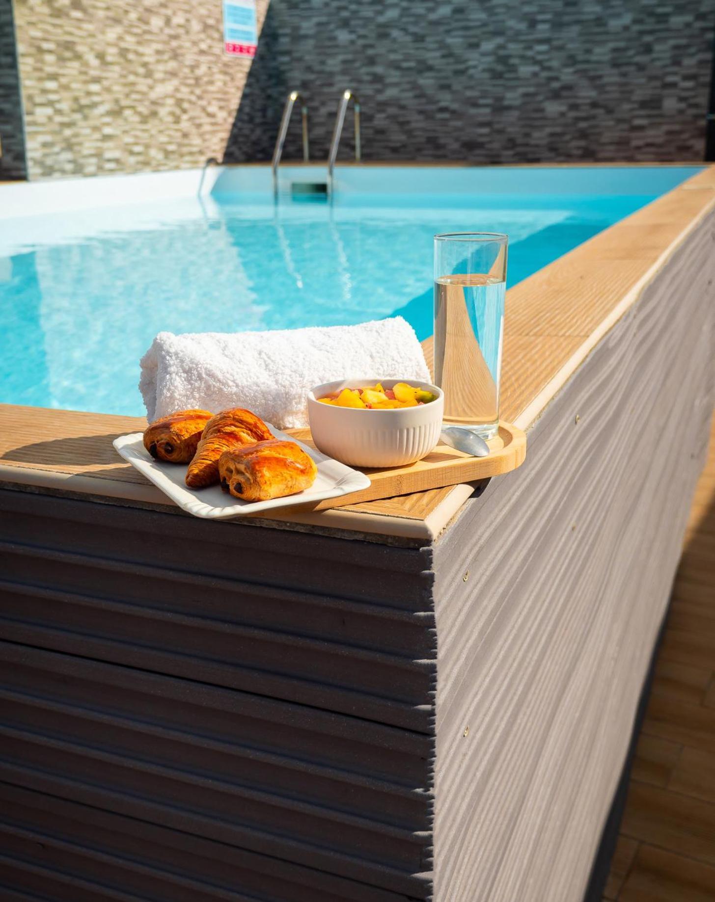 Studio Jacuzzis Et Piscine Au Centre Ville De Port-Louis Eksteriør bilde